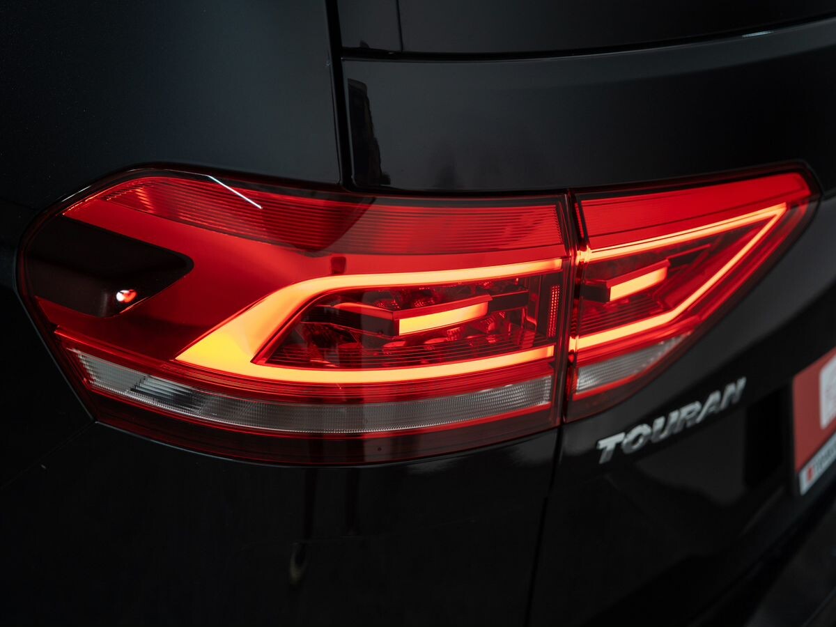 Volkswagen Touran 2015 - фото автомобиля