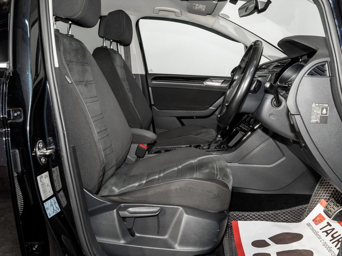 Volkswagen Touran 2015 - фото автомобиля