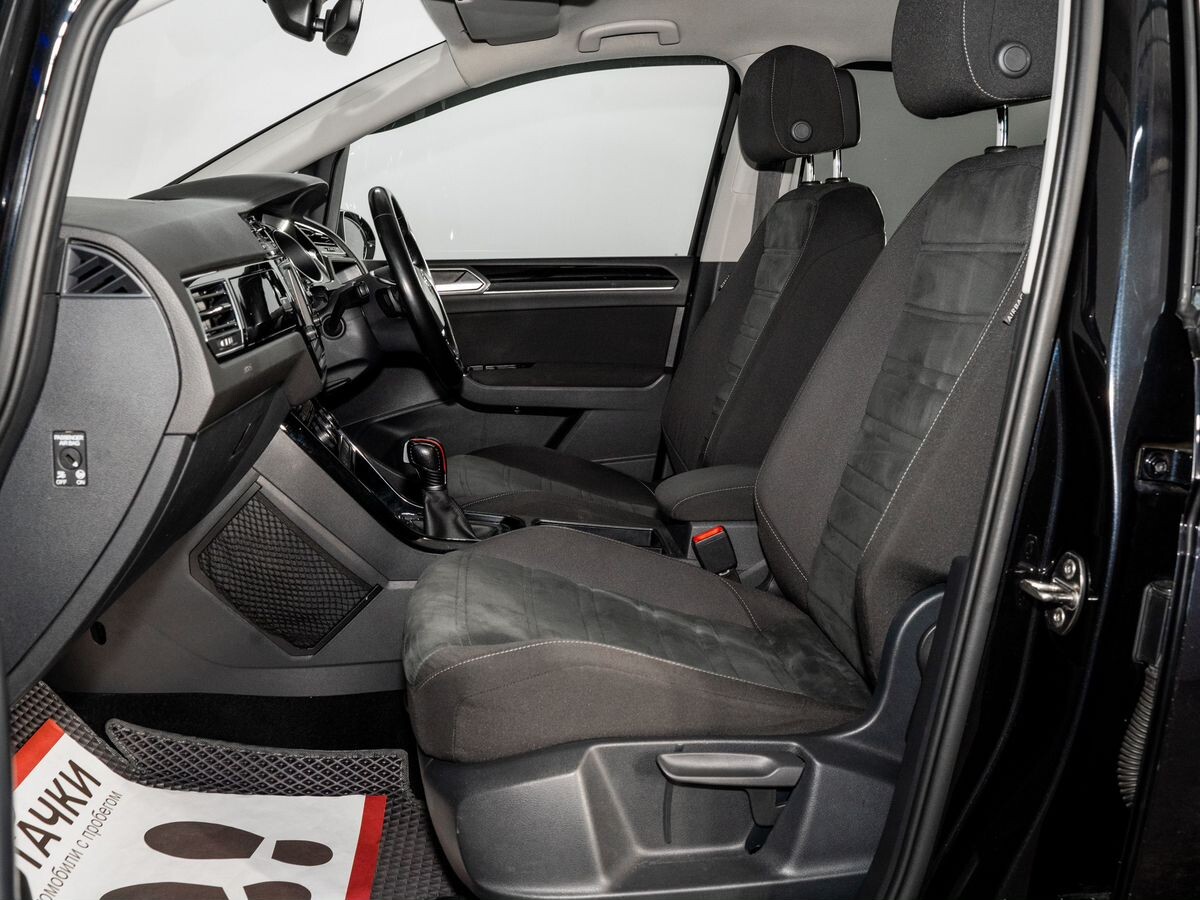 Volkswagen Touran 2015 - фото автомобиля