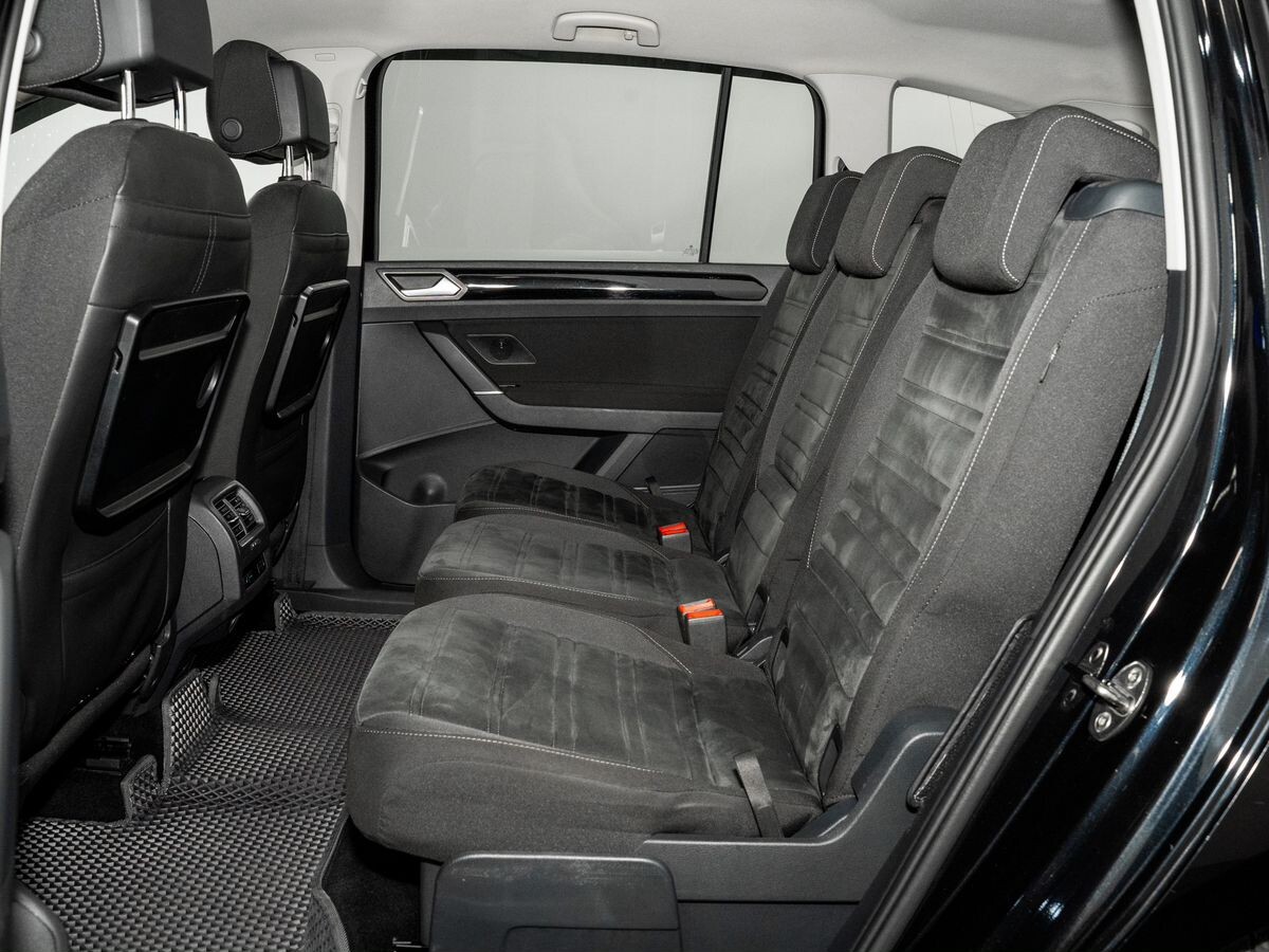 Volkswagen Touran 2015 - фото автомобиля