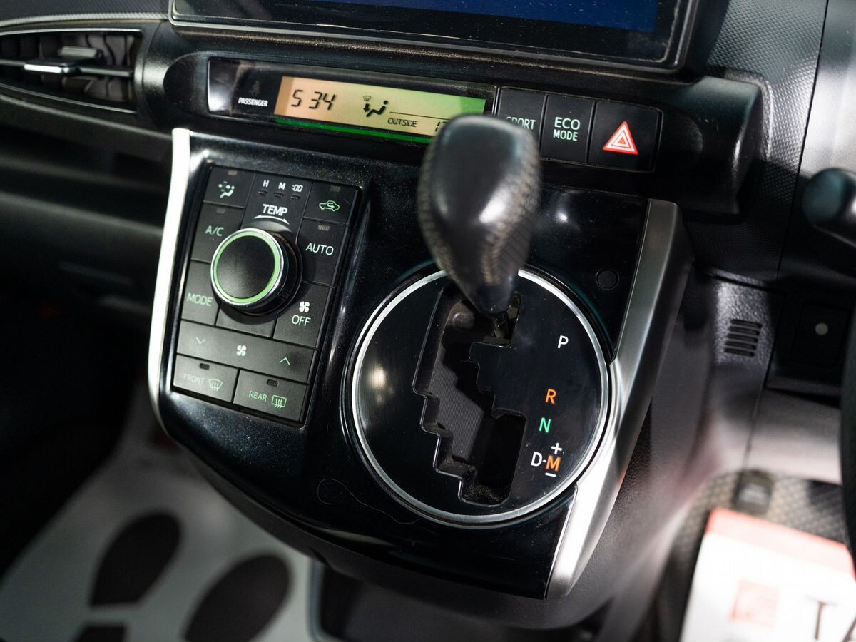 Toyota Wish 2016 - фото автомобиля