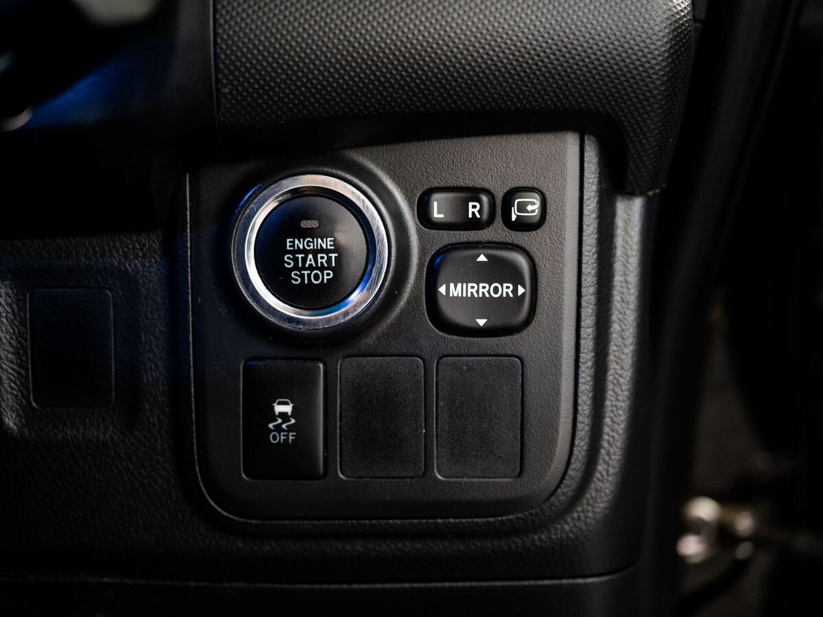 Toyota Wish 2016 - фото автомобиля