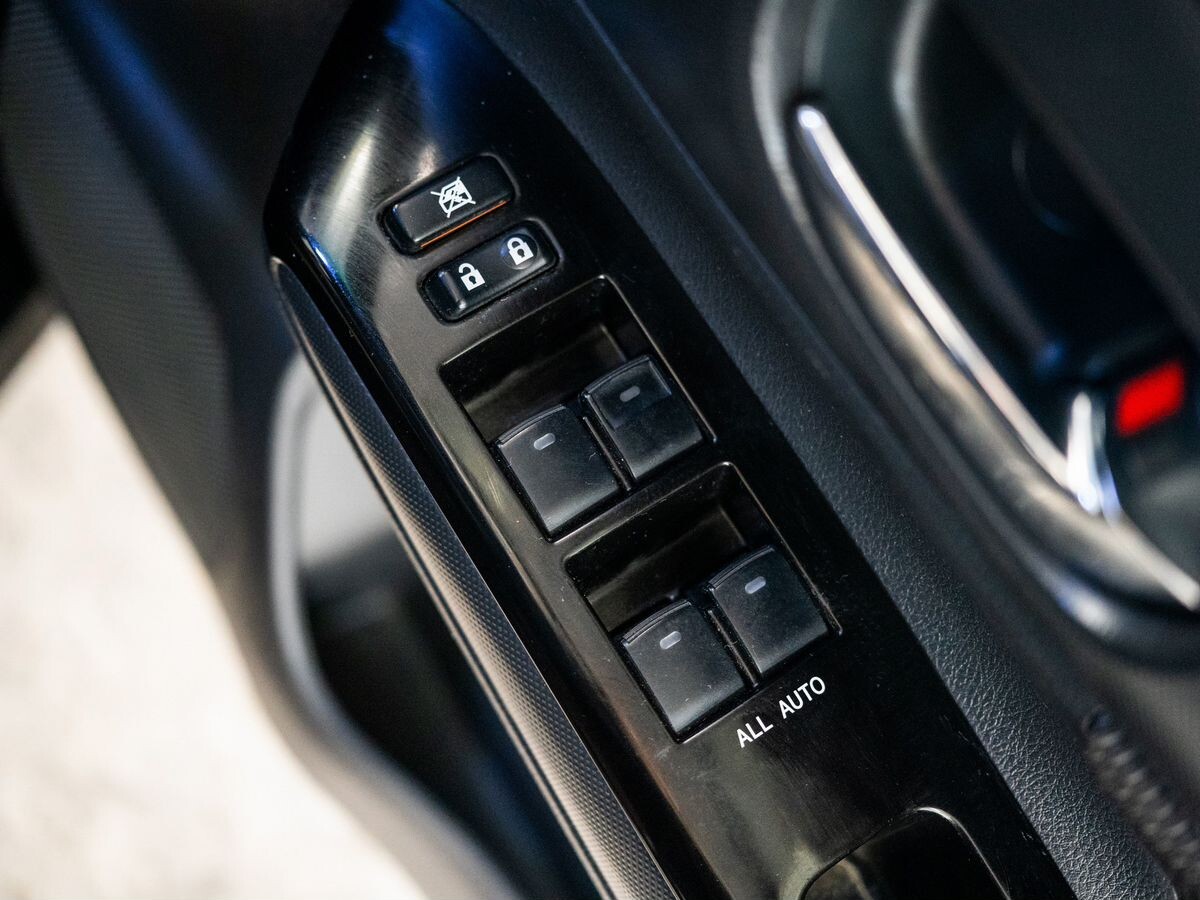 Toyota Wish 2016 - фото автомобиля