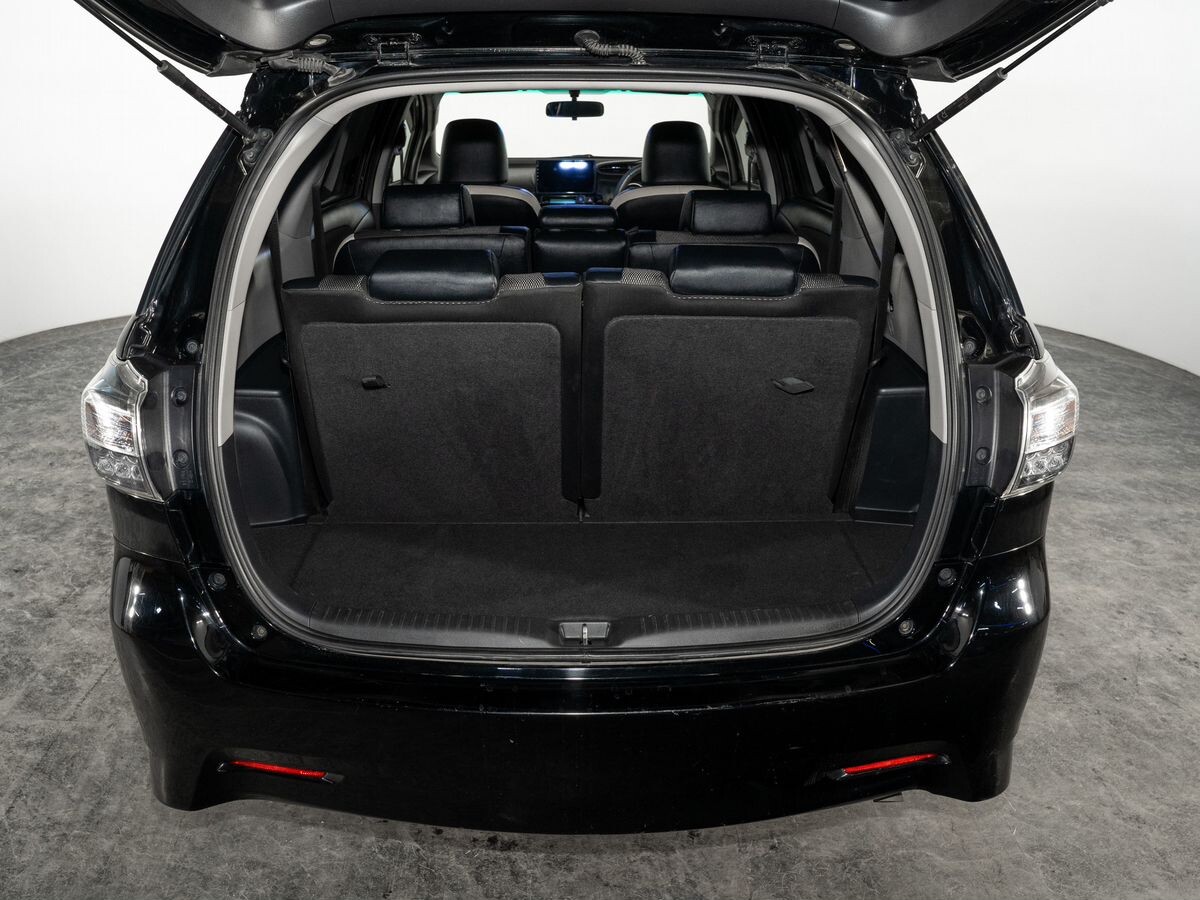 Toyota Wish 2016 - фото автомобиля