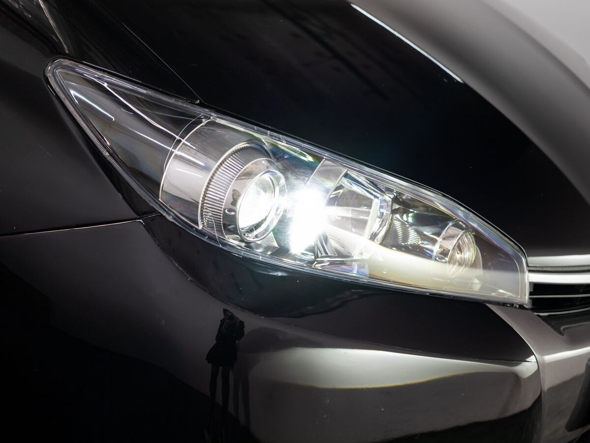 Toyota Wish 2016 - фото автомобиля