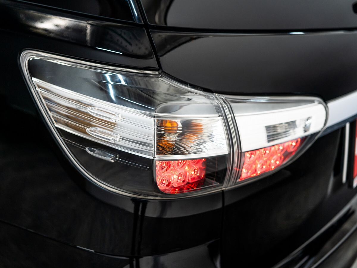 Toyota Wish 2016 - фото автомобиля