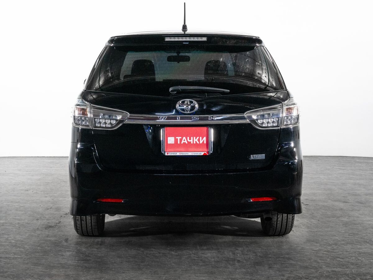 Toyota Wish 2016 - фото автомобиля