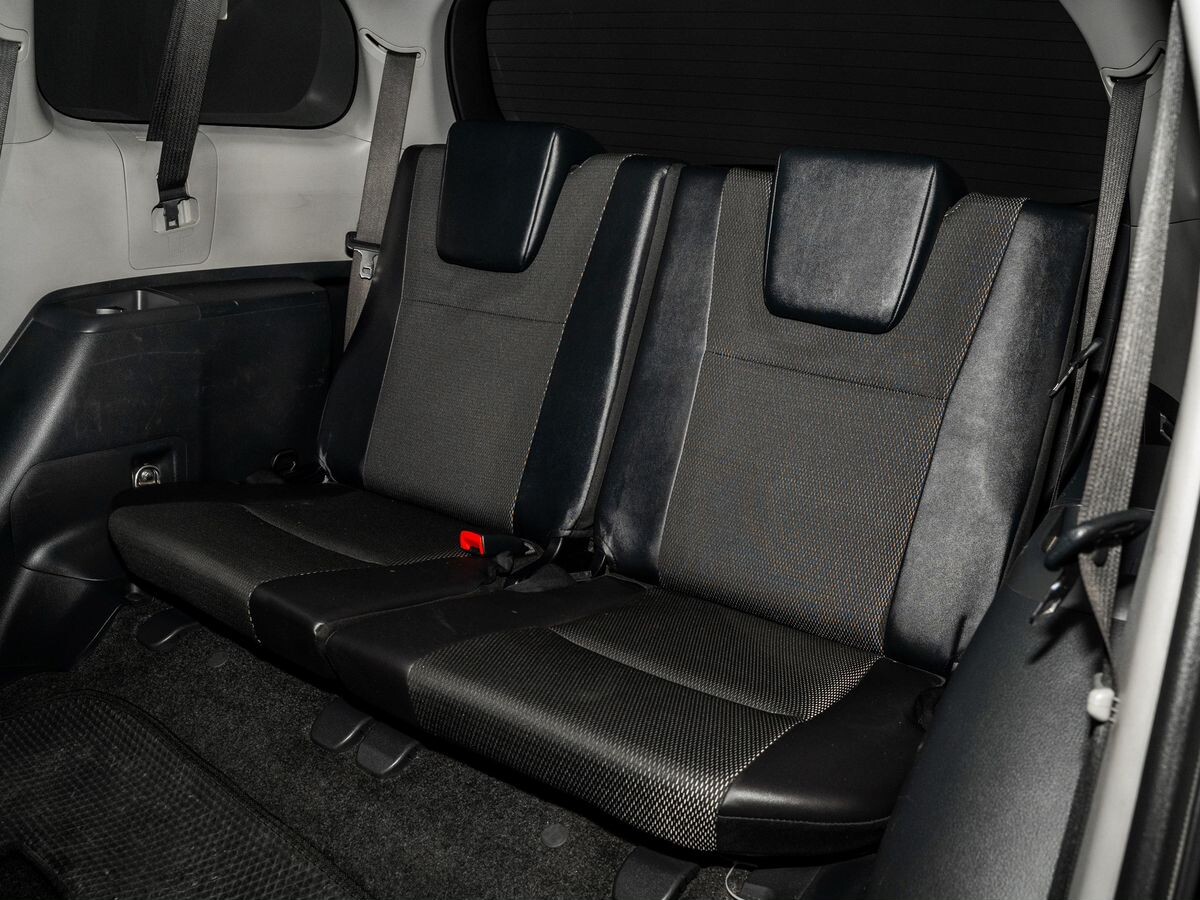 Toyota Wish 2016 - фото автомобиля