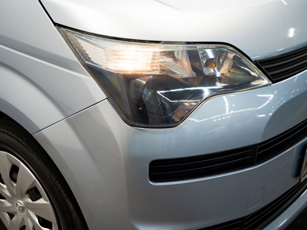 Toyota Spade 2013 - фото автомобиля