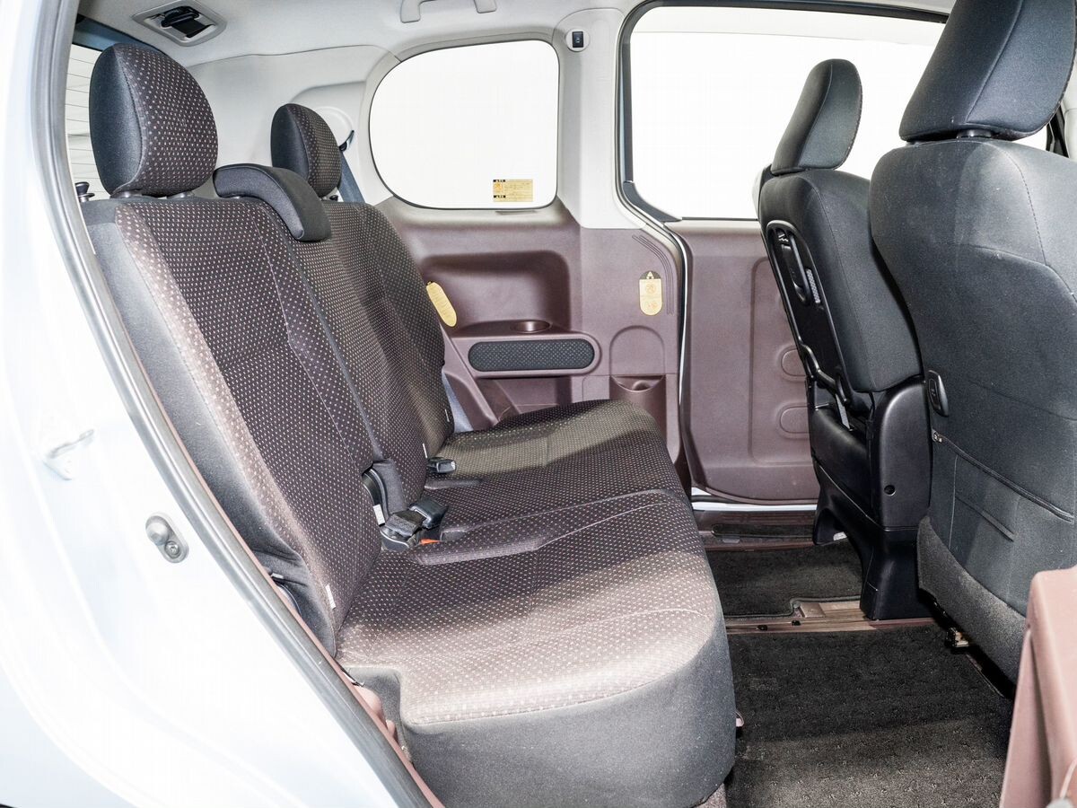 Toyota Spade 2013 - фото автомобиля