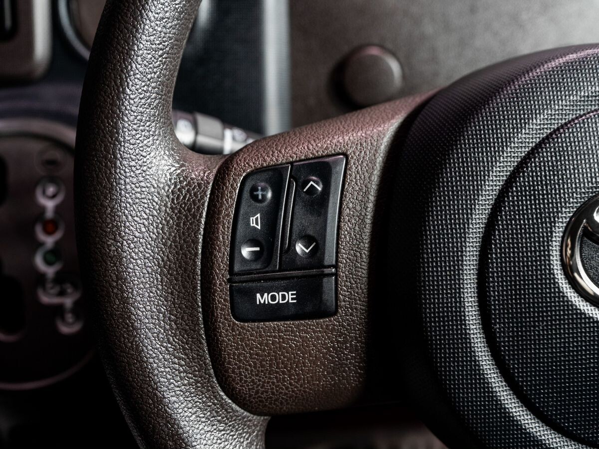 Toyota Spade 2013 - фото автомобиля