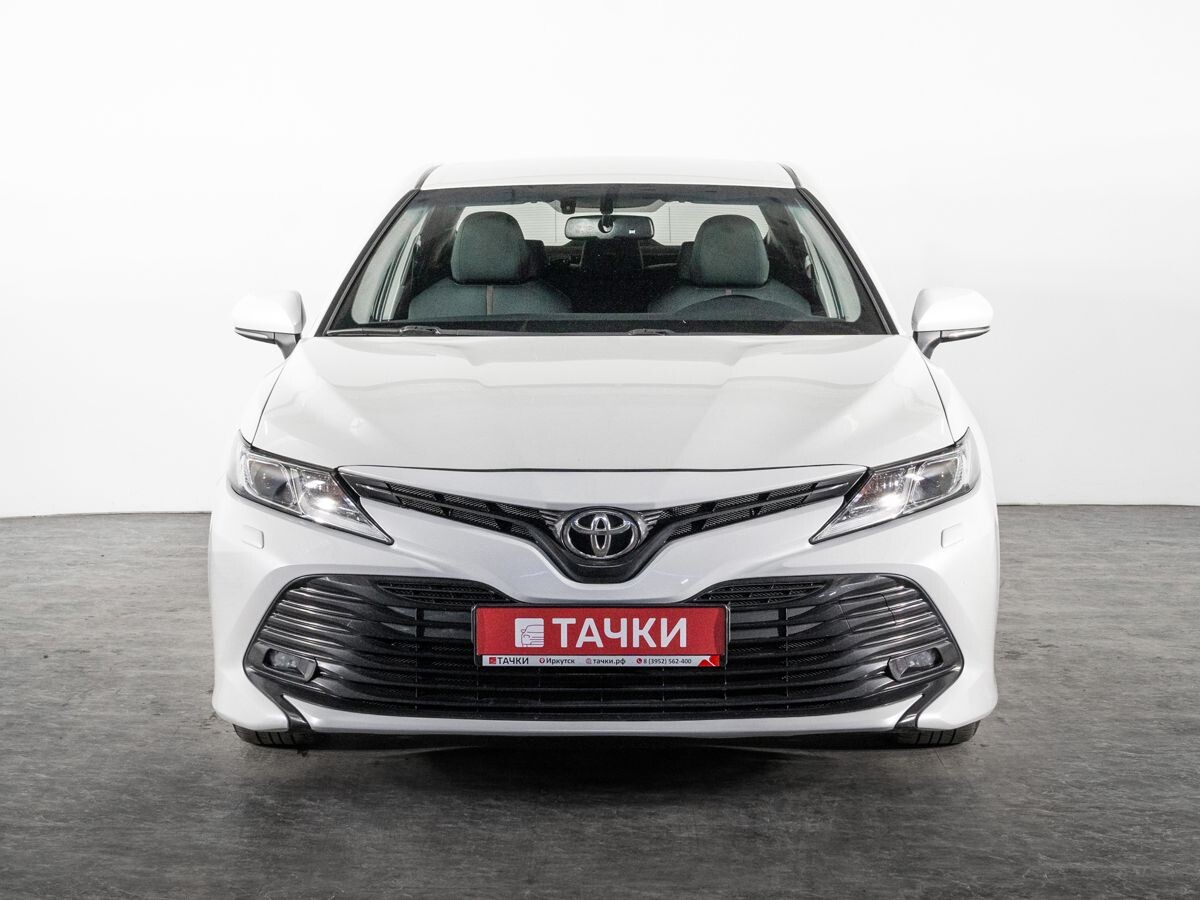 Toyota Camry 2018 - фото автомобиля