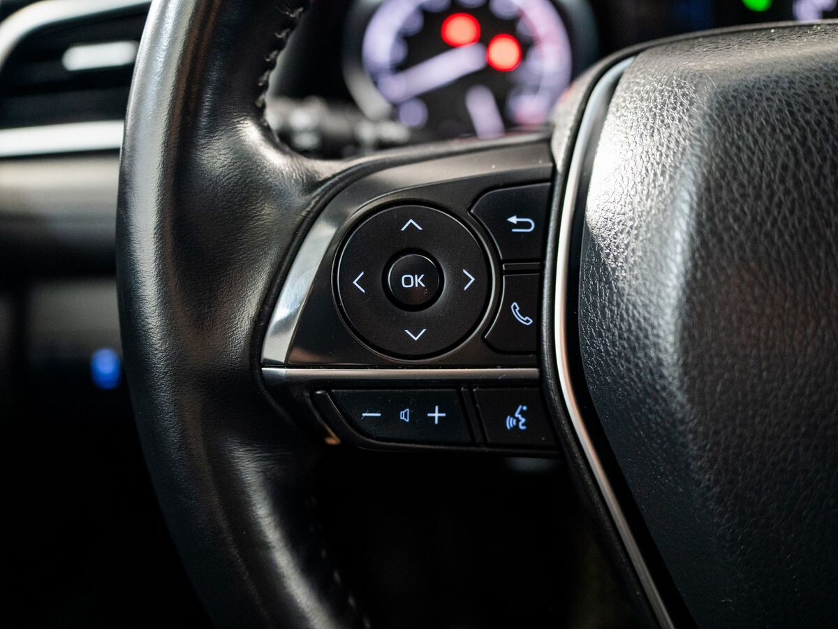 Toyota Camry 2018 - фото автомобиля