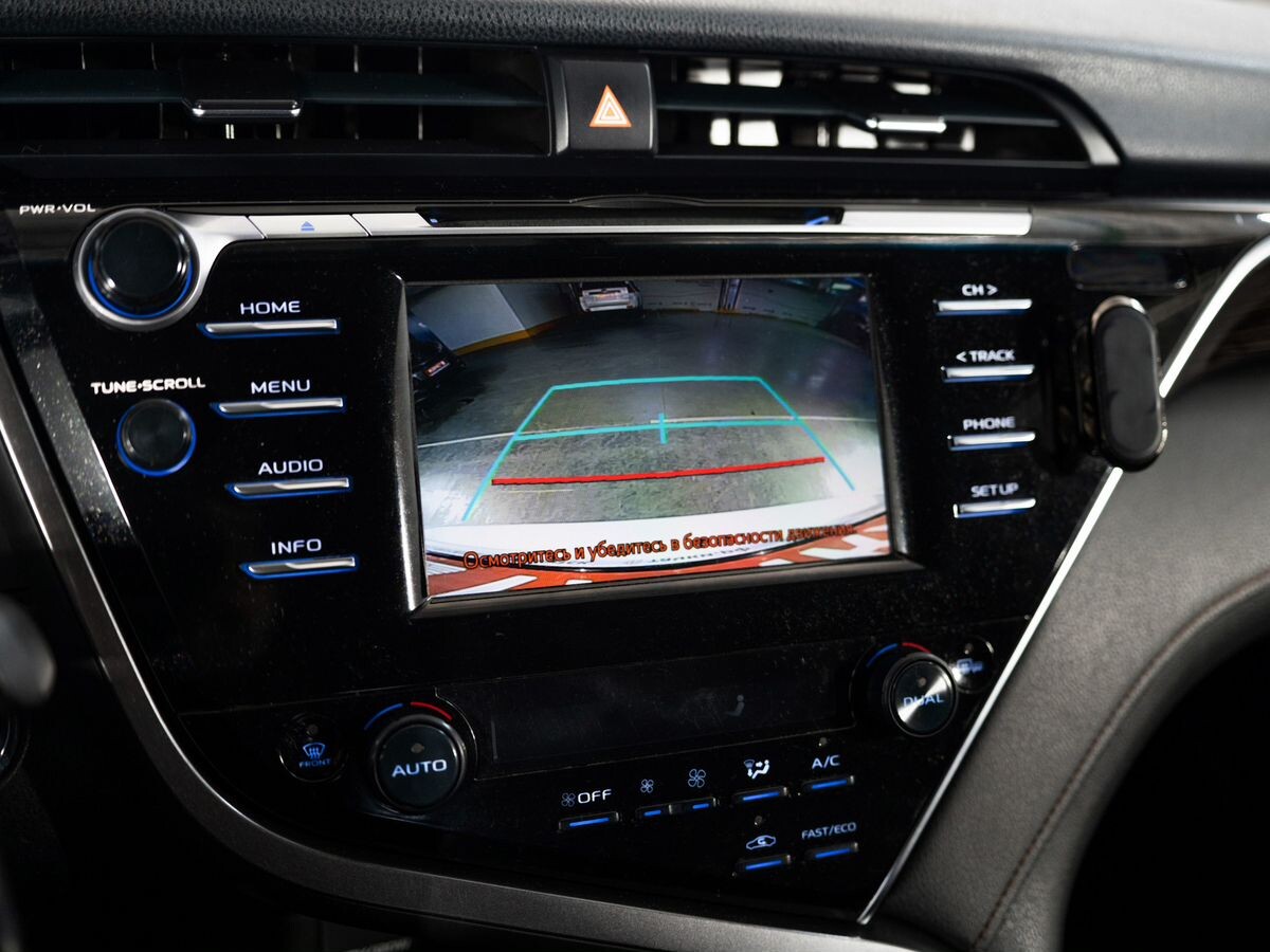 Toyota Camry 2018 - фото автомобиля