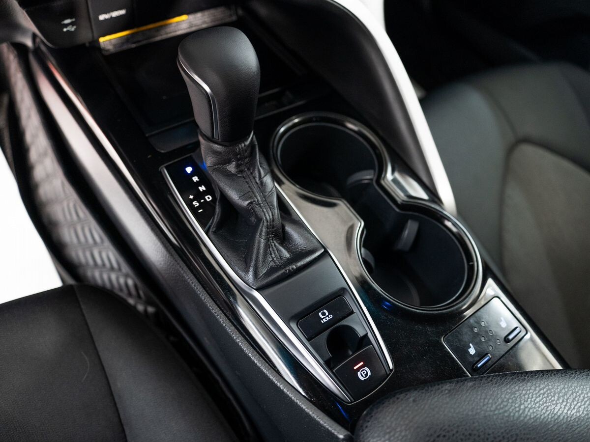 Toyota Camry 2018 - фото автомобиля