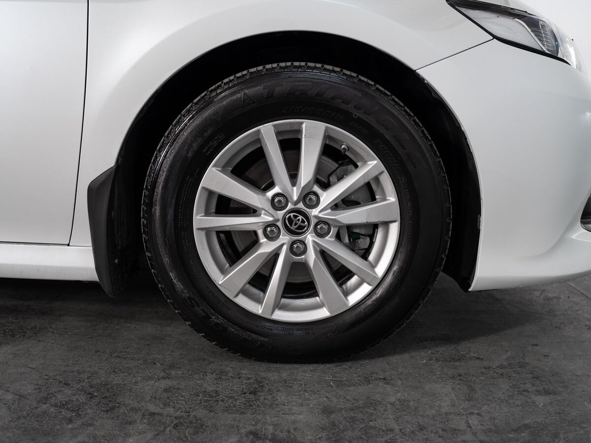 Toyota Camry 2018 - фото автомобиля