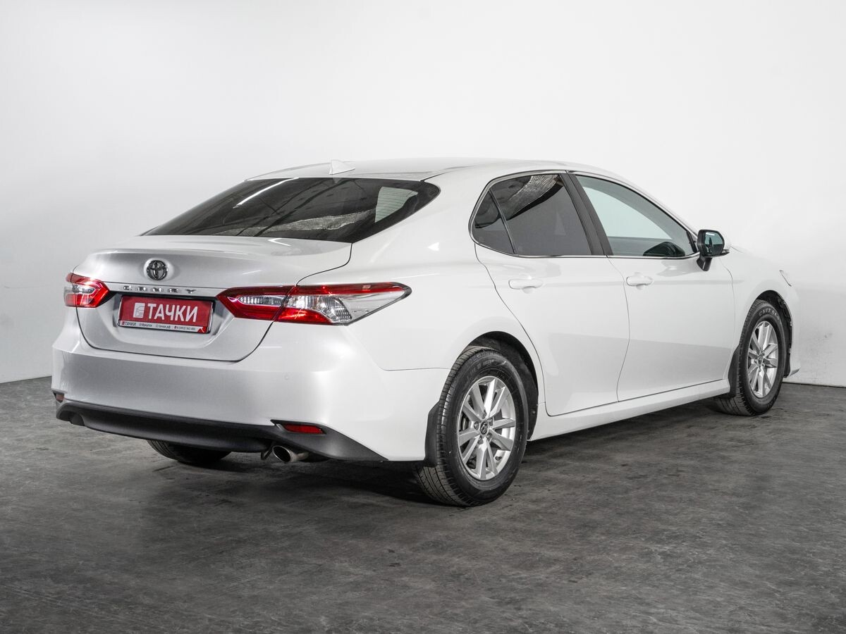 Toyota Camry 2018 - фото автомобиля