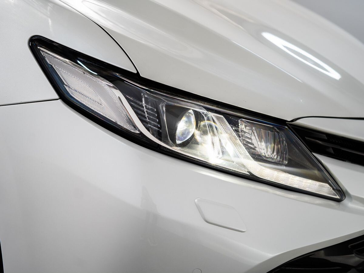 Toyota Camry 2018 - фото автомобиля