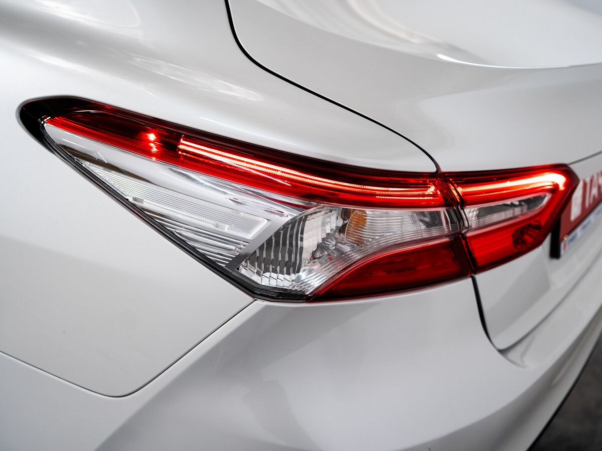 Toyota Camry 2018 - фото автомобиля