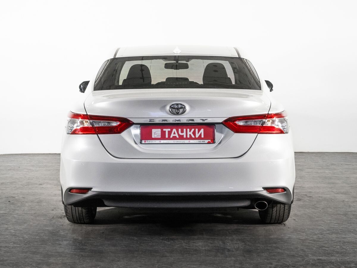 Toyota Camry 2018 - фото автомобиля