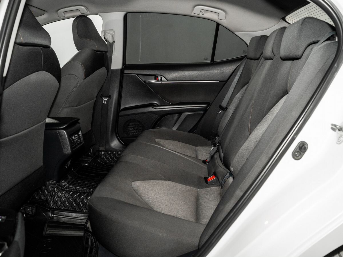 Toyota Camry 2018 - фото автомобиля