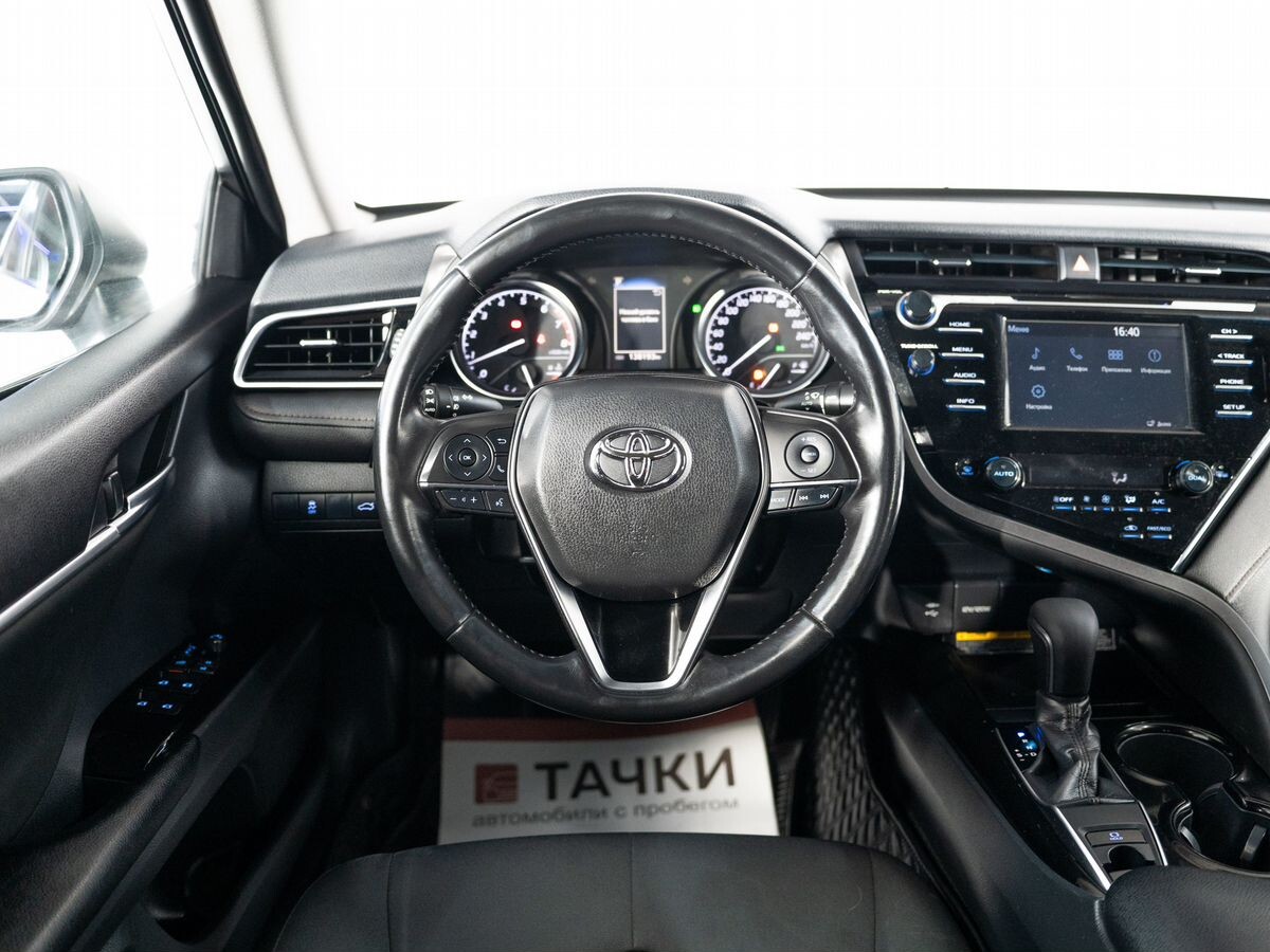 Toyota Camry 2018 - фото автомобиля