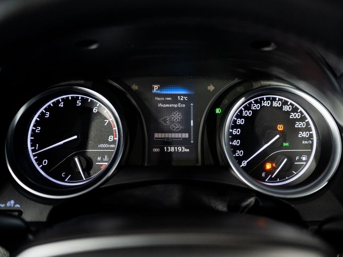 Toyota Camry 2018 - фото автомобиля