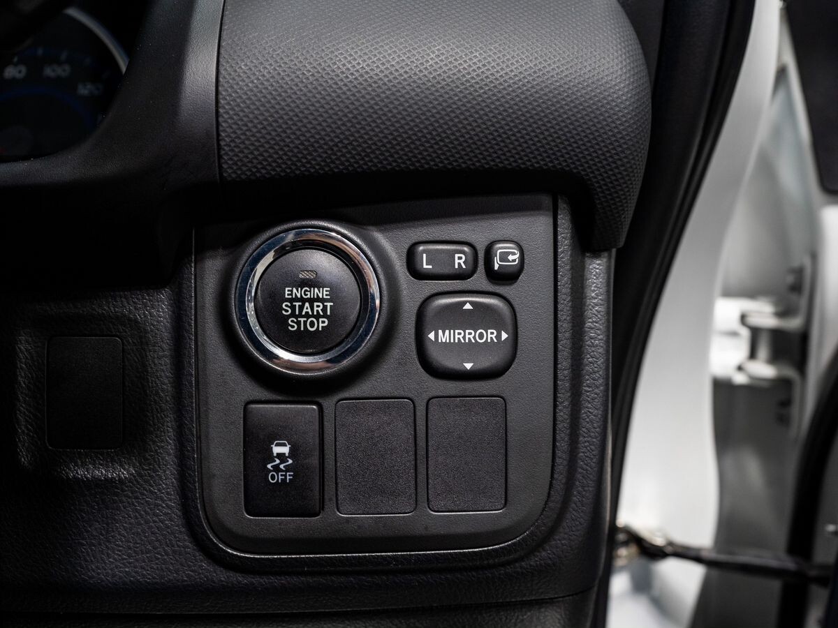 Toyota Wish 2013 - фото автомобиля