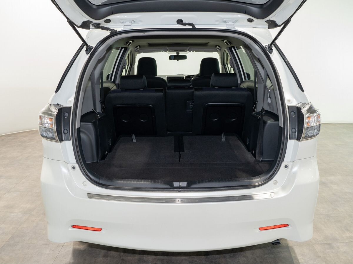 Toyota Wish 2013 - фото автомобиля