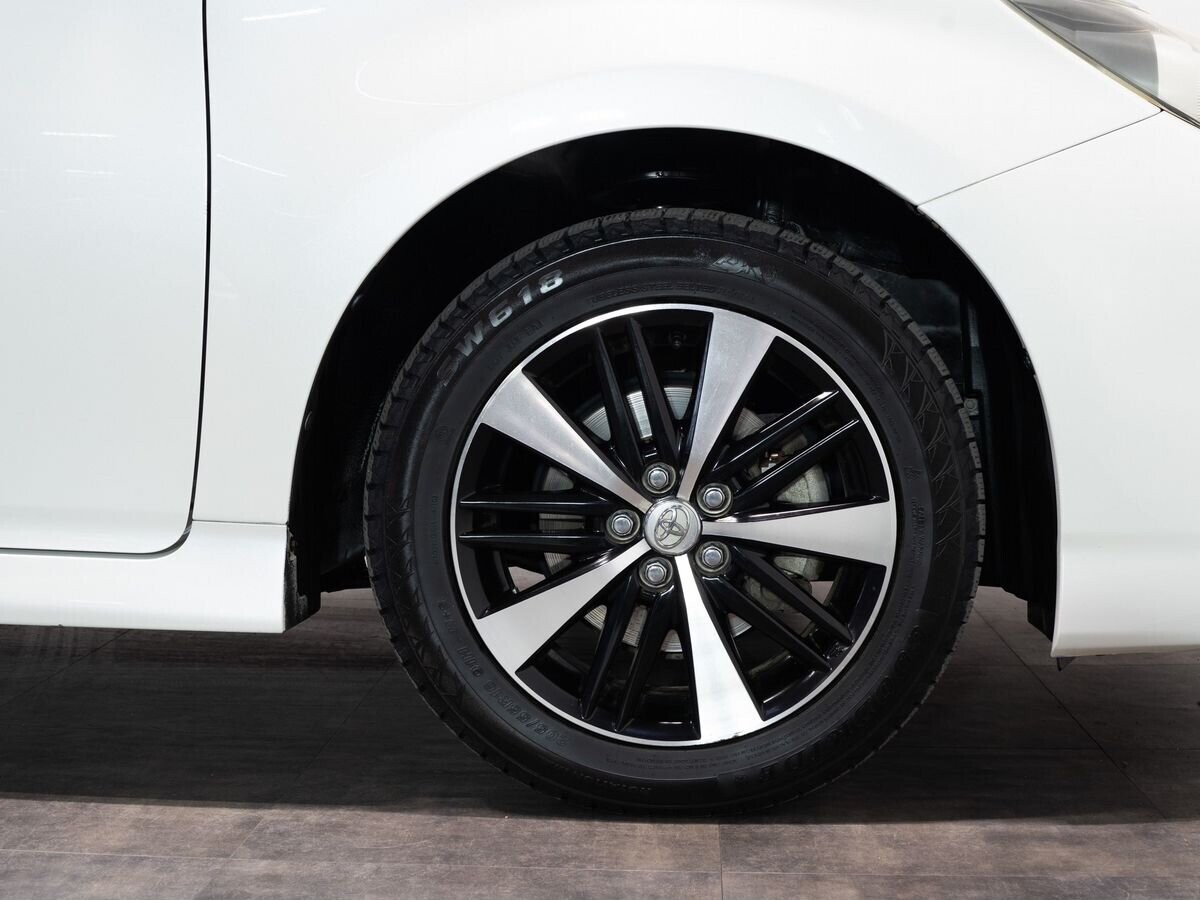 Toyota Wish 2013 - фото автомобиля