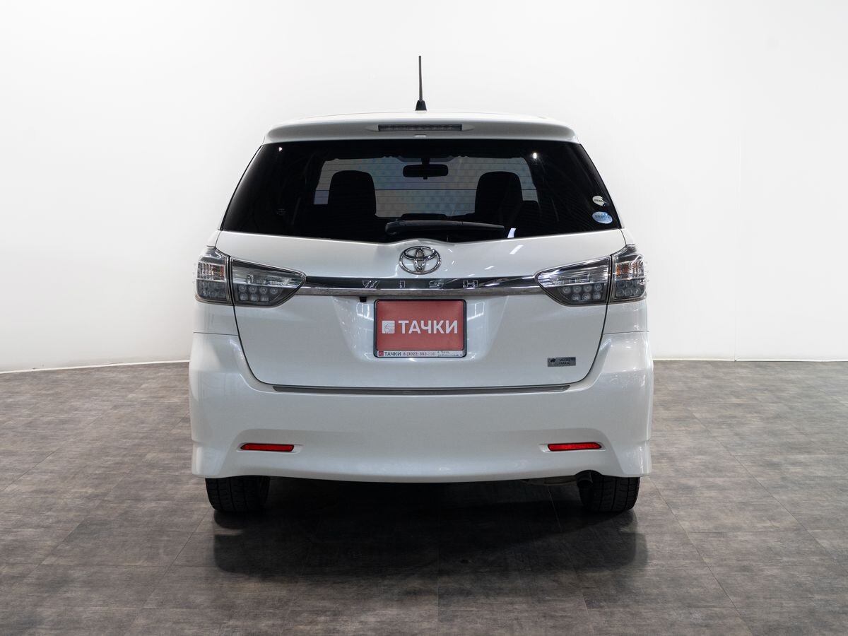 Toyota Wish 2013 - фото автомобиля