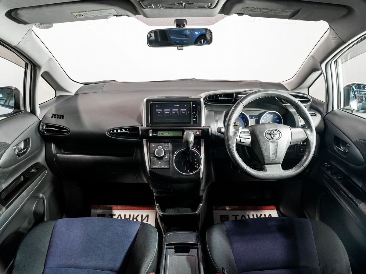 Toyota Wish 2013 - фото автомобиля