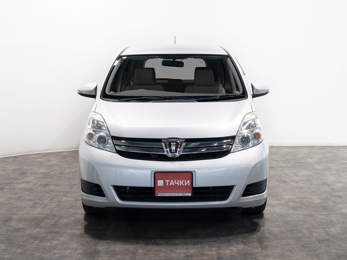 Toyota Isis 2014 - фото автомобиля