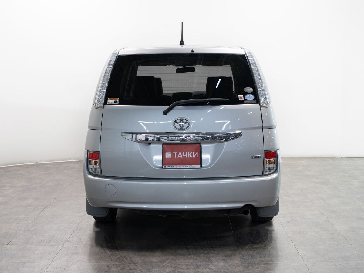 Toyota Isis 2014 - фото автомобиля