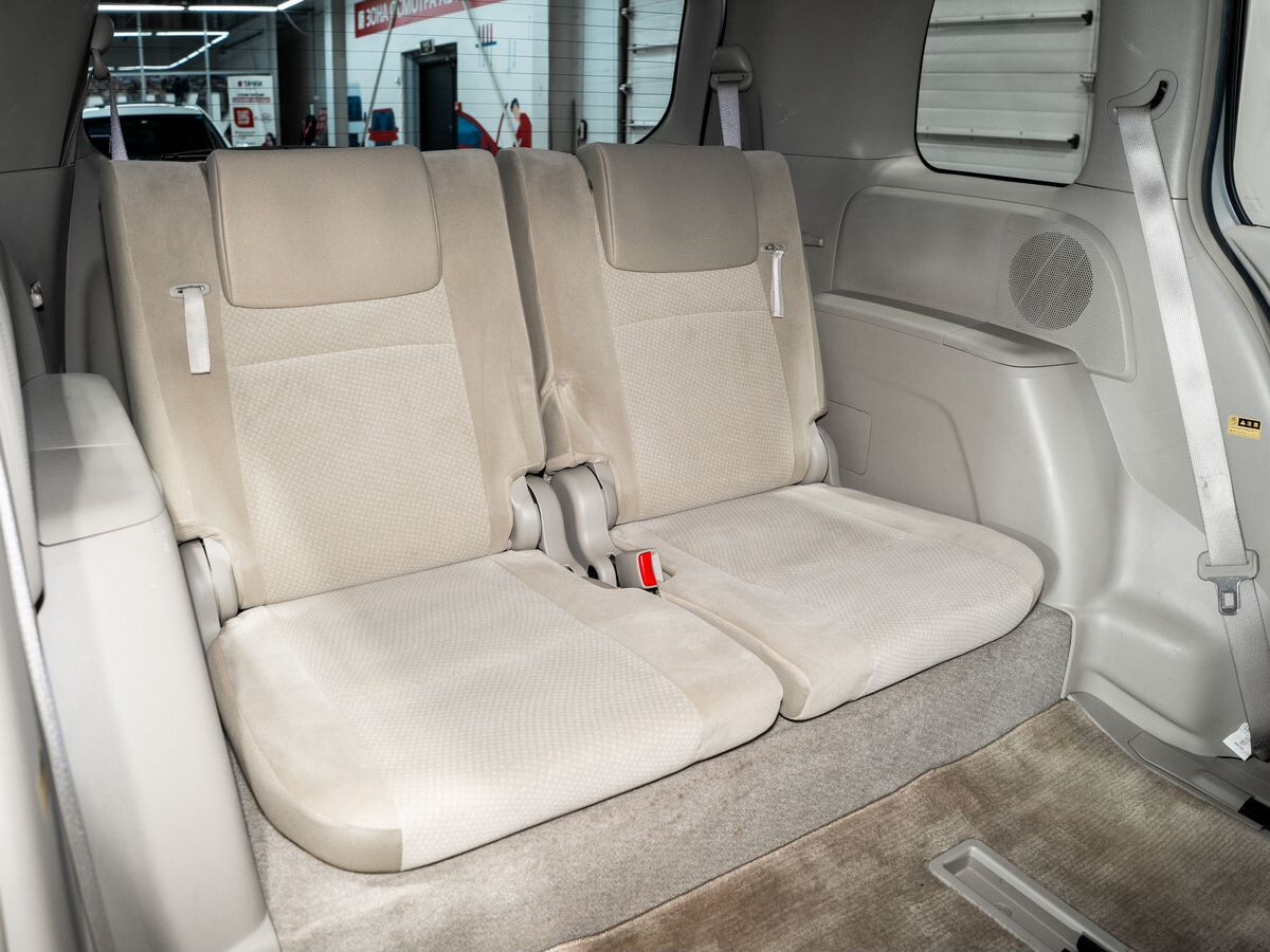 Toyota Isis 2014 - фото автомобиля