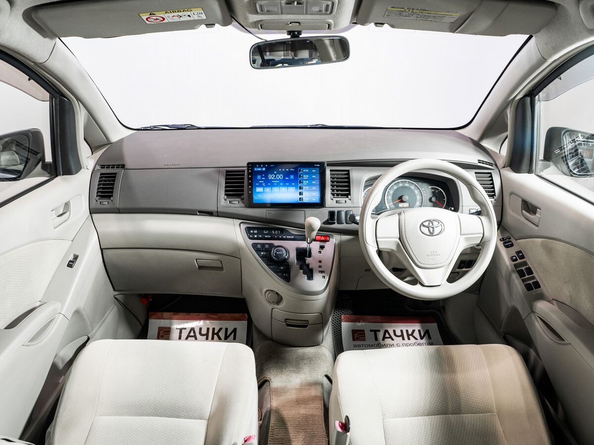 Toyota Isis 2014 - фото автомобиля