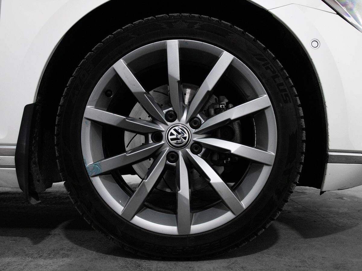 Volkswagen Passat 2017 - фото автомобиля