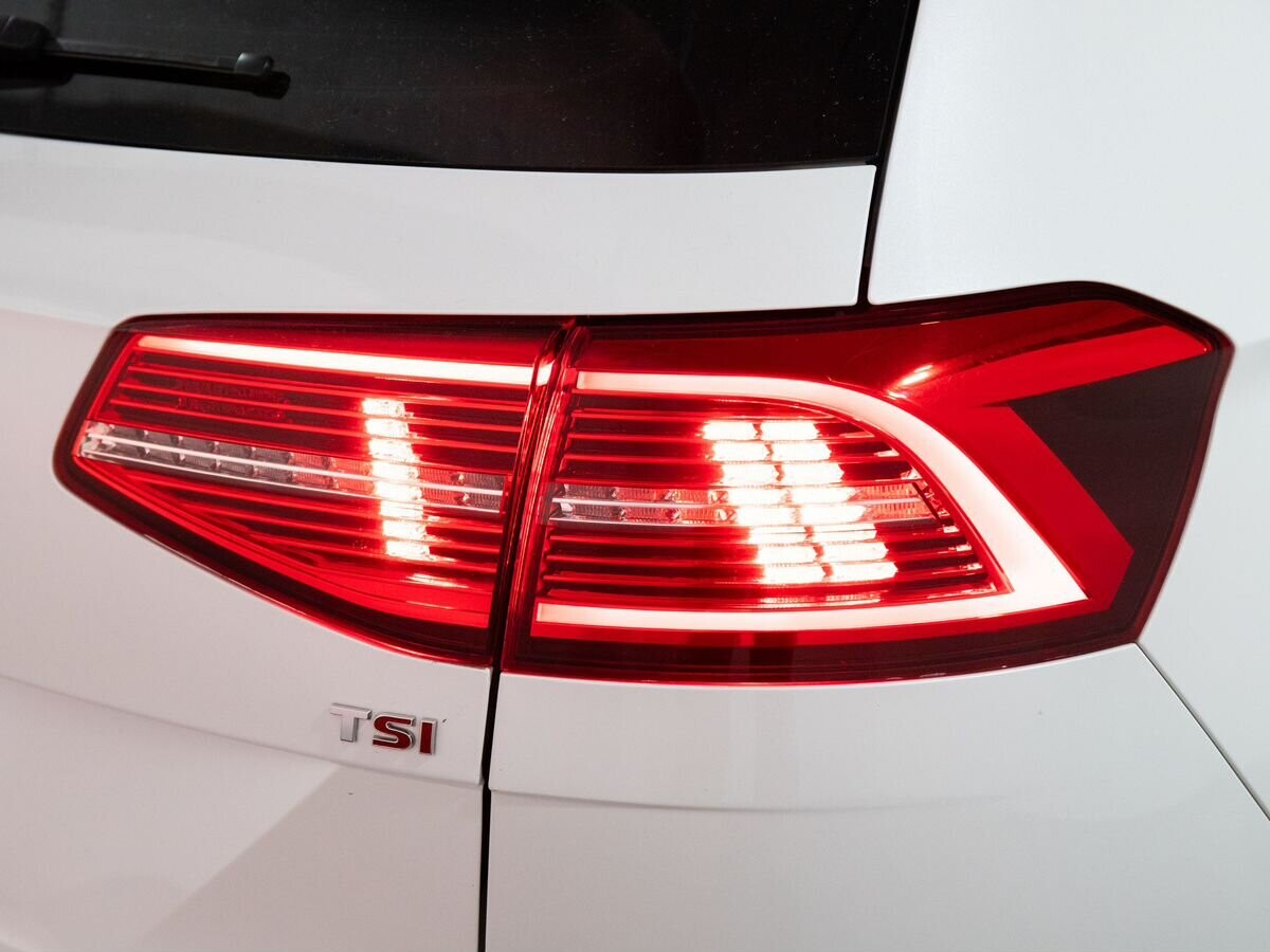 Volkswagen Passat 2017 - фото автомобиля