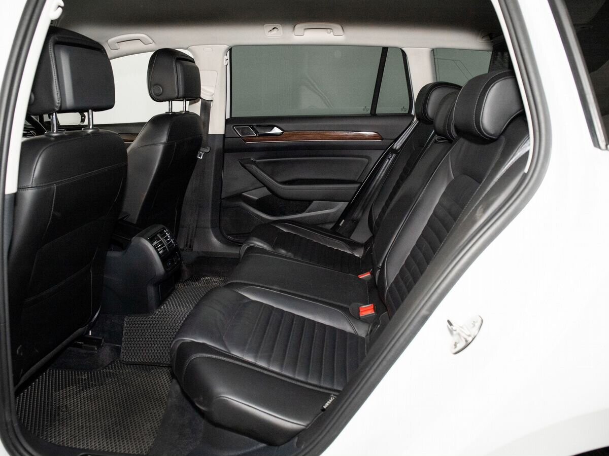 Volkswagen Passat 2017 - фото автомобиля