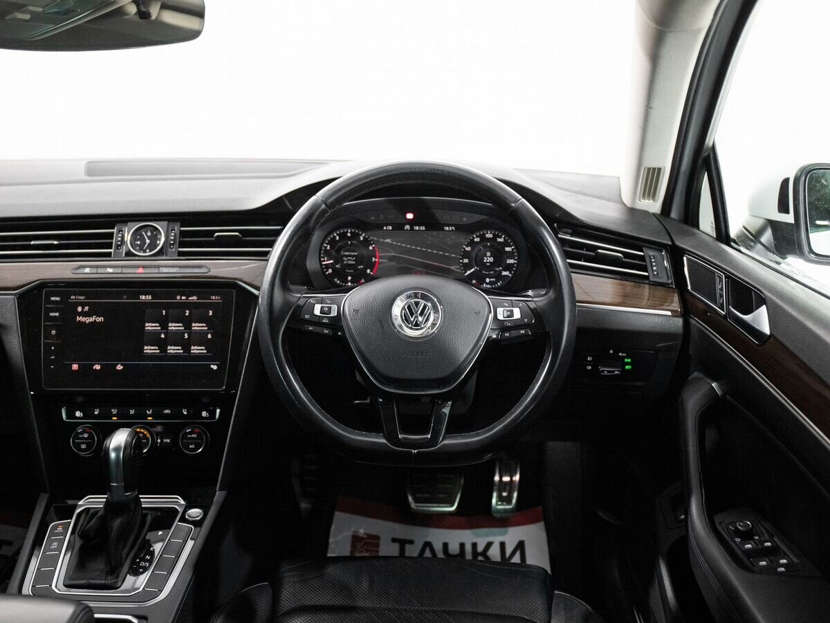 Volkswagen Passat 2017 - фото автомобиля