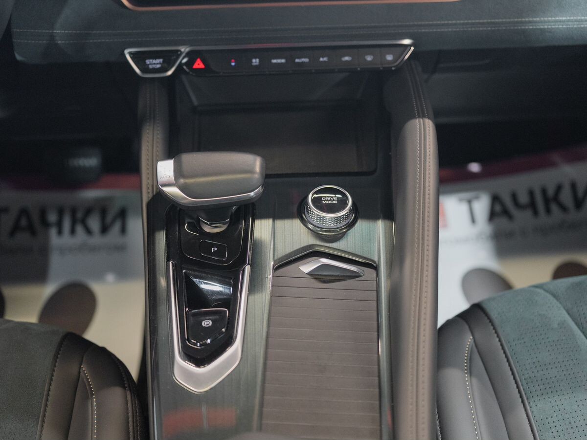 Geely Monjaro 2022 - фото автомобиля