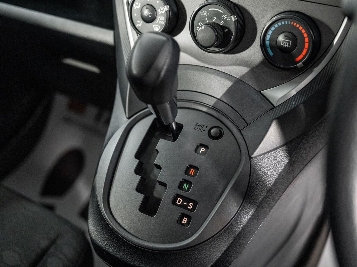 Toyota Ractis 2011 - фото автомобиля