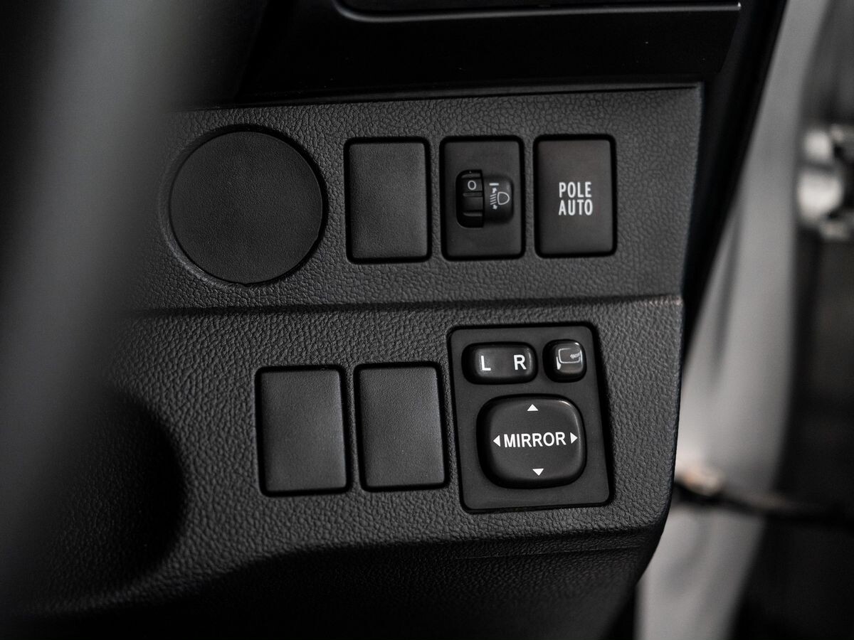 Toyota Ractis 2011 - фото автомобиля