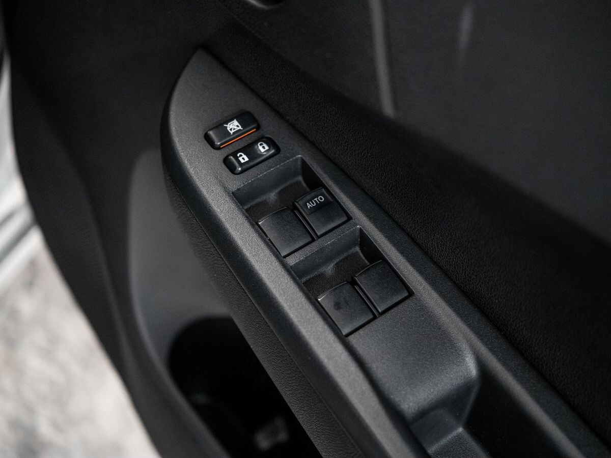 Toyota Ractis 2011 - фото автомобиля