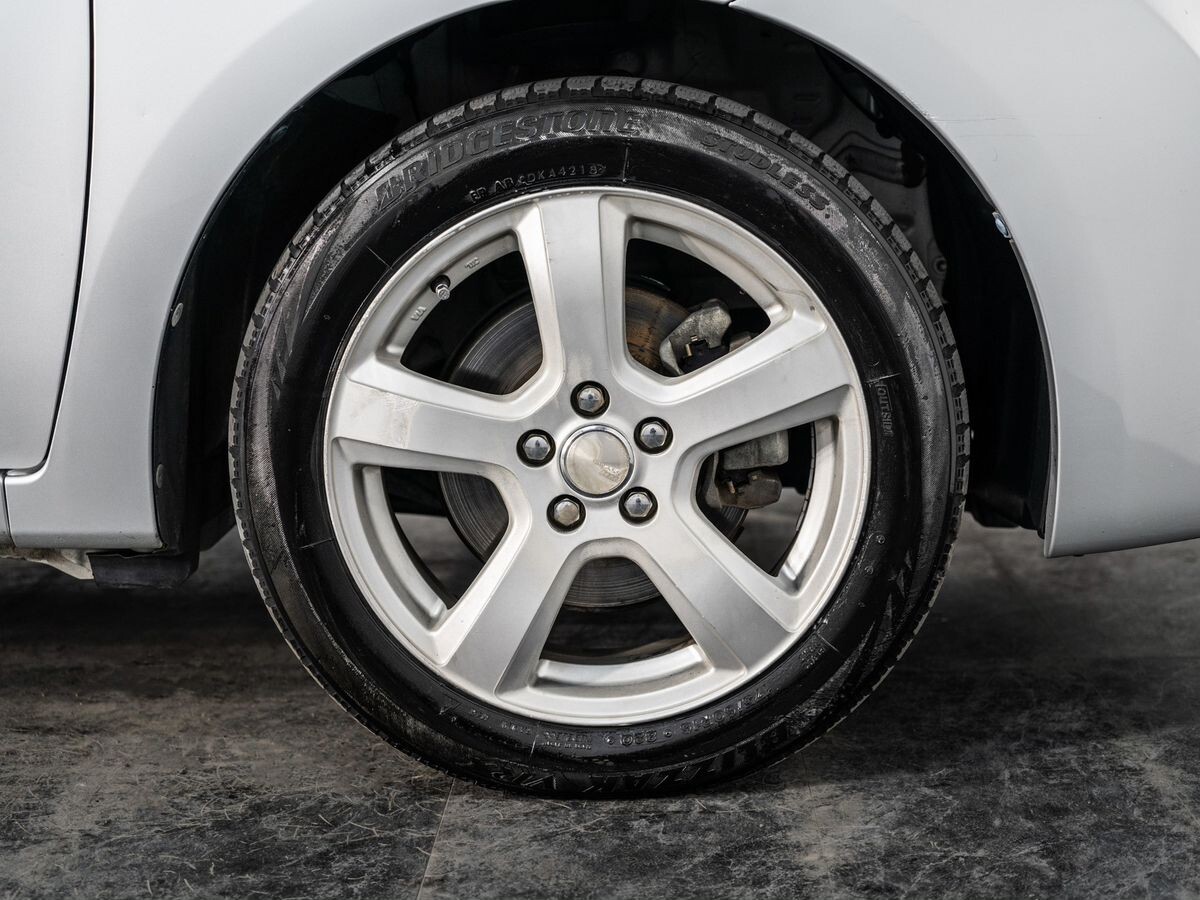 Toyota Ractis 2011 - фото автомобиля