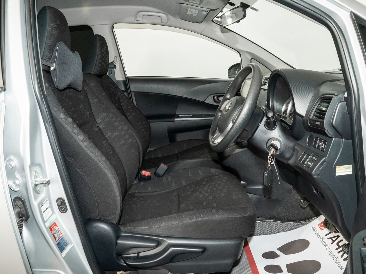 Toyota Ractis 2011 - фото автомобиля