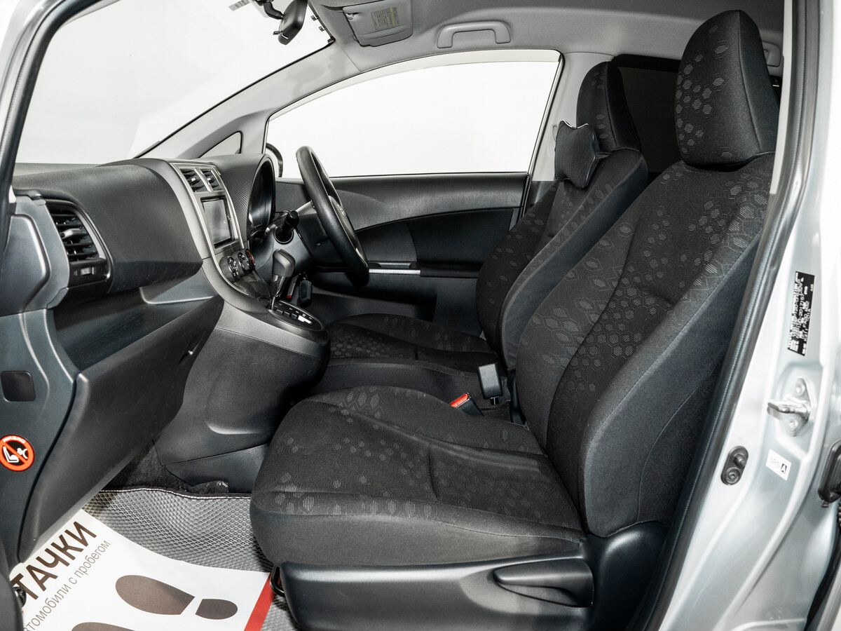 Toyota Ractis 2011 - фото автомобиля