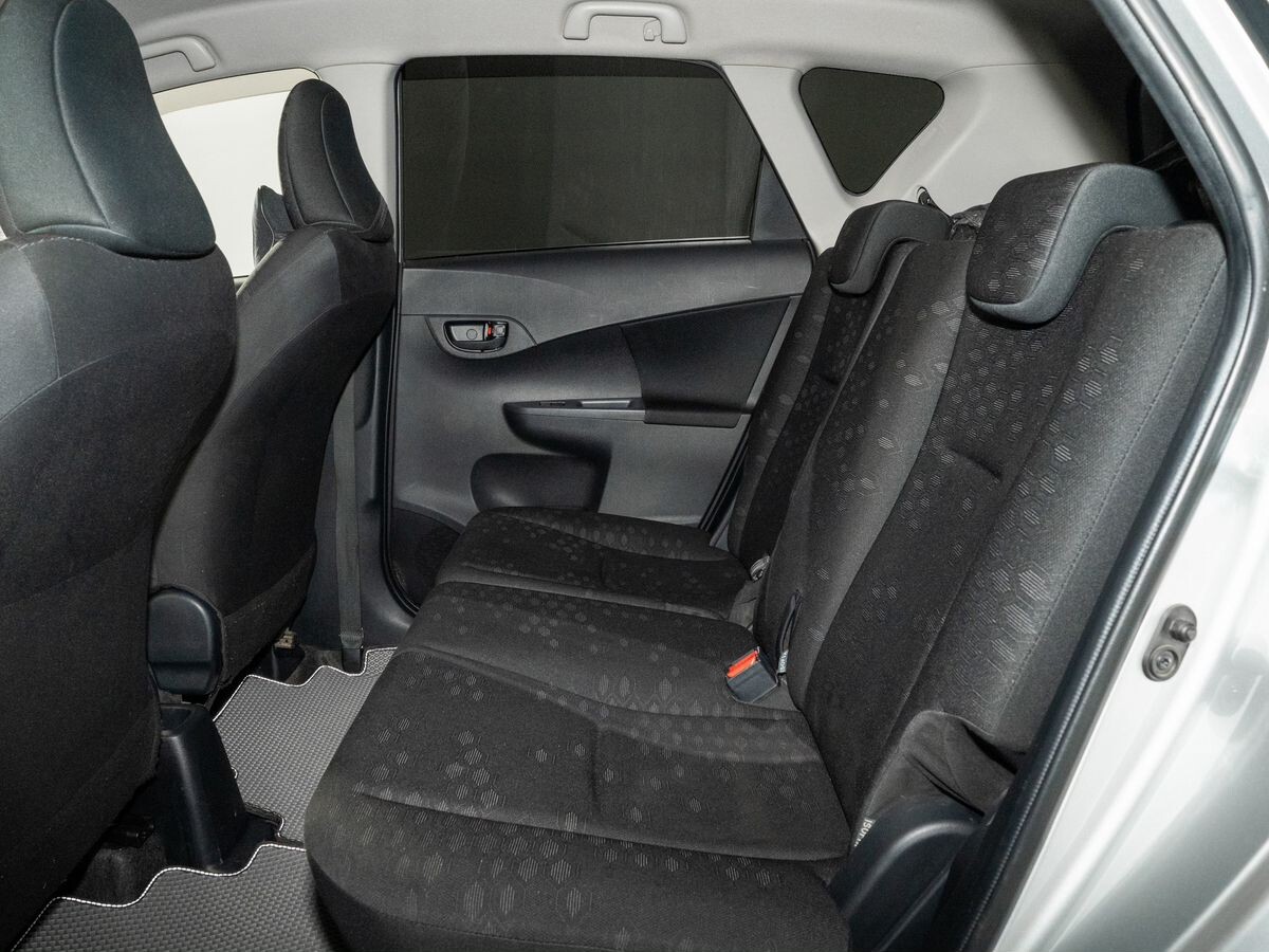 Toyota Ractis 2011 - фото автомобиля