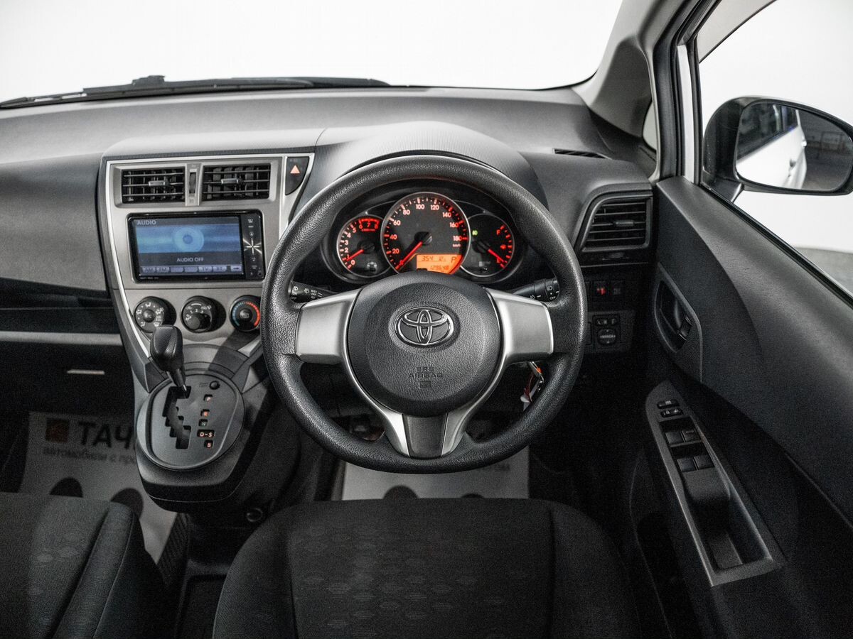 Toyota Ractis 2011 - фото автомобиля