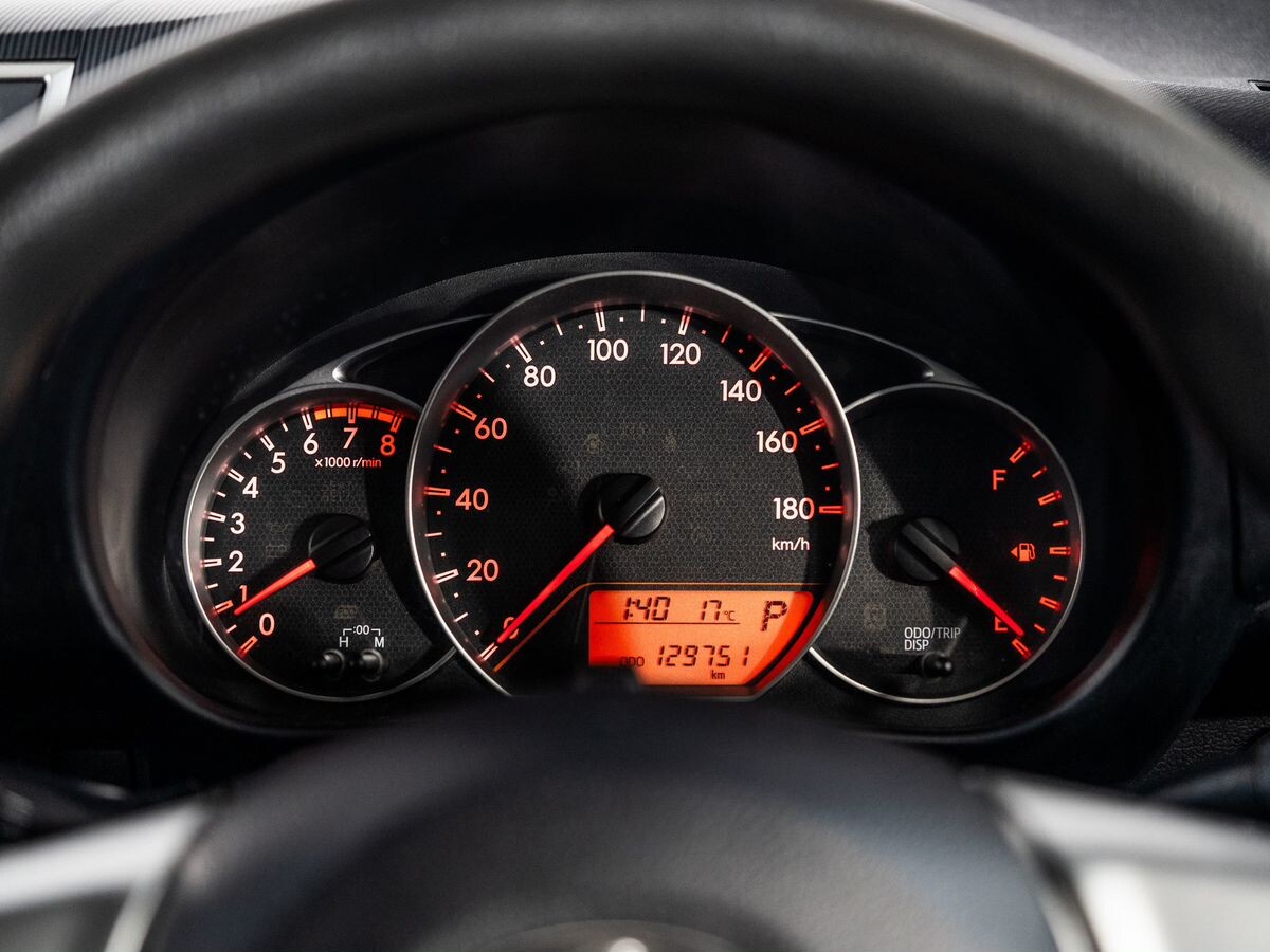 Toyota Ractis 2011 - фото автомобиля